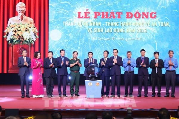 Thủ tướng yêu cầu đảm bảo việc làm bền vững, nâng cao mức sống, cải thiện điều kiện làm việc của công nhân