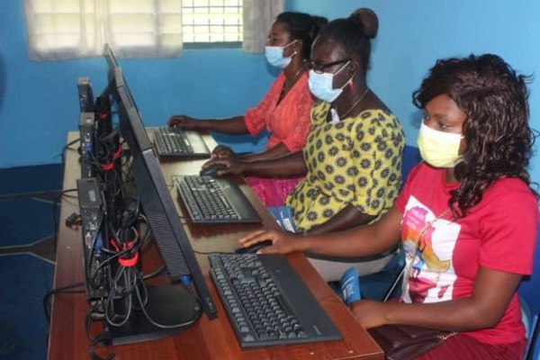 UNICEF: 90% nữ giới 15-24 tuổi ở các nước nghèo không được tiếp cận Internet