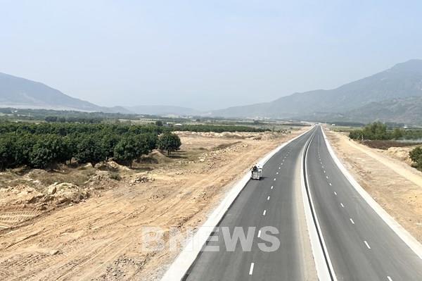 Đưa hơn 300 km cao tốc vào khai thác: Thêm không gian phát triển