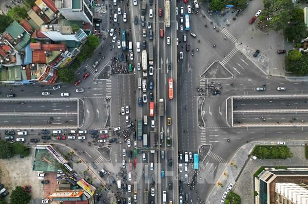 Hà Nội: Lượng khách đổ về bến tăng gấp 3, đường sá ùn ứ 