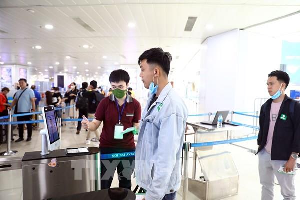 Chính thức sử dụng VNeID đối với khách làm thủ tục đi tàu bay