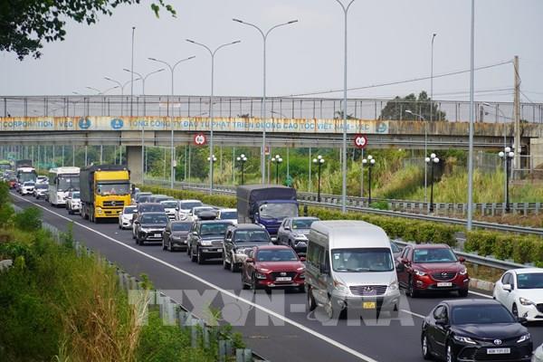 Ùn tắc giao thông tại điểm cuối cao tốc Thành phố Hồ Chí Minh - Long Thành - Dầu Giây