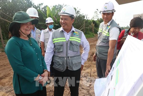 Lãnh đạo Bến Tre động viên công nhân thi công xuyên lễ Dự án Cầu Rạch Miễu 2