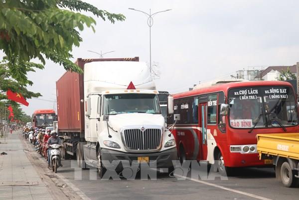 Bến Tre: Khu vực cầu Rạch Miễu ùn ứ nghiêm trọng trong ngày đầu nghỉ lễ
