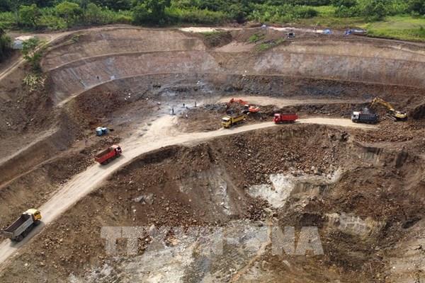 Thi công hạng mục trọng yếu trên cao tốc Bắc - Nam xuyên dịp lễ 30/4 - 1/5