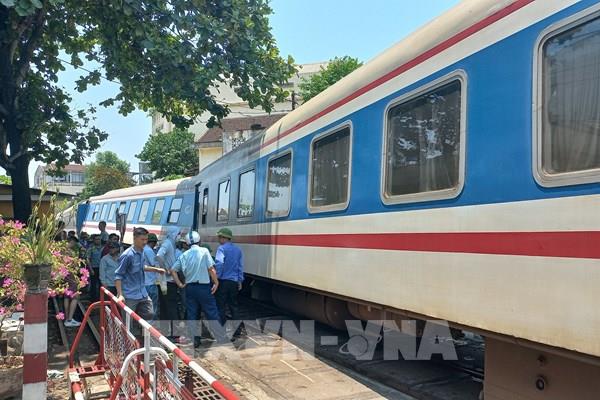 Đường sắt Bắc - Nam thông tuyến sau sự cố tàu khách trật bánh tại Huế