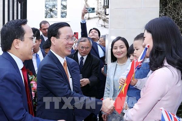 Chủ tịch nước Võ Văn Thưởng thăm cộng đồng người Việt và Đại sứ quán Việt Nam tại Anh