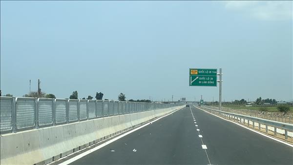 Đốc thúc thi công để thông xe cao tốc Vĩnh Hảo-Phan Thiết ngày 19/5