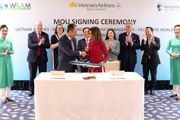 Vietnam Airlines đồng hành hỗ trợ trẻ em dị tật sọ mặt