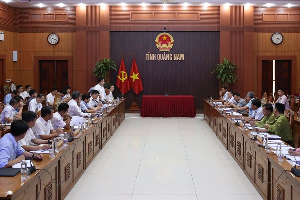 Bàn giải pháp tháo gỡ vướng mắc mặt bằng các dự án truyền tải điện tại Quảng Nam