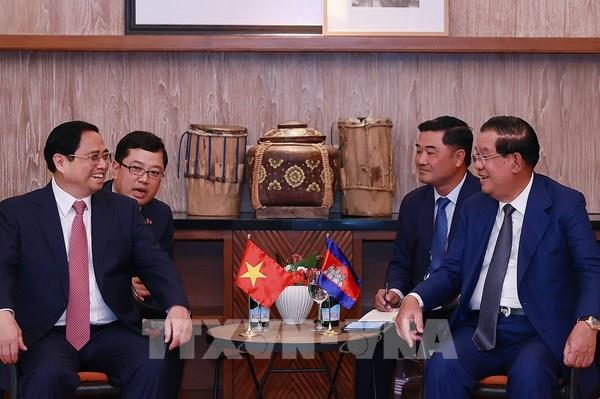 Thủ tướng Phạm Minh Chính gặp Thủ tướng Campuchia Samdech Techo Hun Sen