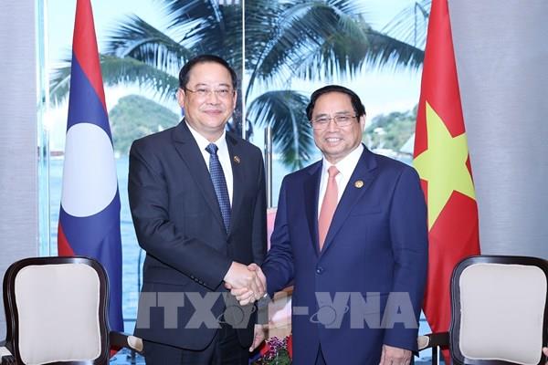 Hội nghị Cấp cao ASEAN lần thứ 42: Thủ tướng Phạm Minh Chính gặp Thủ tướng Lào Sonexay Siphandone