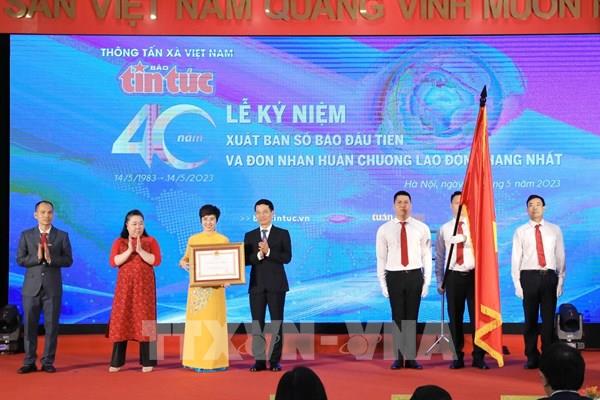 Báo Tin tức (TTXVN) Kỷ niệm 40 năm ngày ra số báo đầu tiên và đón nhận Huân chương Lao động hạng Nhất