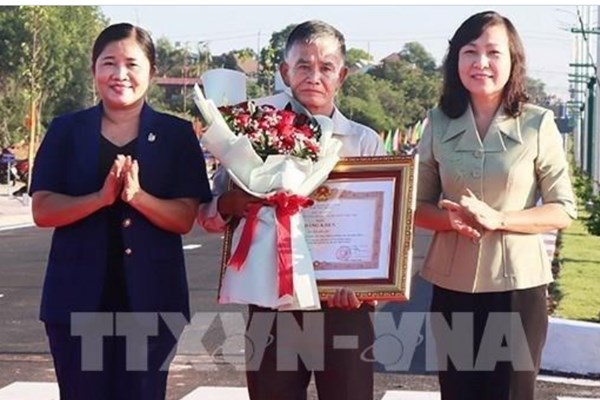 Thủ tướng Chính phủ tặng Bằng khen cụ ông hiến 7.000 m2 đất làm đường giao thông