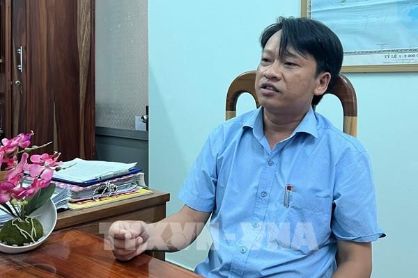 Phó Bí thư Đảng ủy xã giả chữ ký nhận tiền trồng rừng