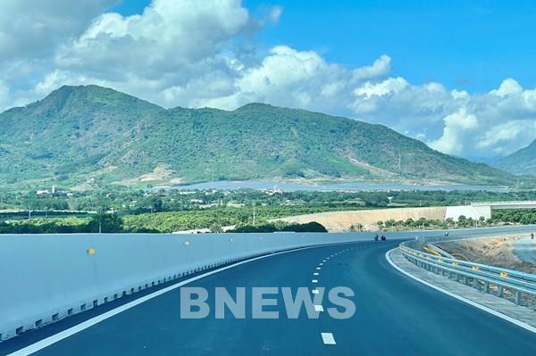 Sắp đưa cao tốc Nha Trang-Cam Lâm, Vĩnh Hảo-Phan Thiết vào khai thác 