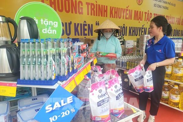 Nhiều mặt hàng giảm giá sâu trong Ngày hội khuyến mại hàng tiêu dùng