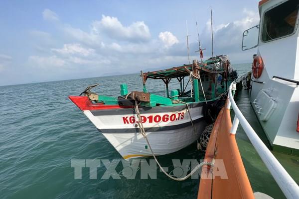 Phát hiện tàu vận chuyển khoảng 10.000 lít dầu DO không rõ nguồn gốc