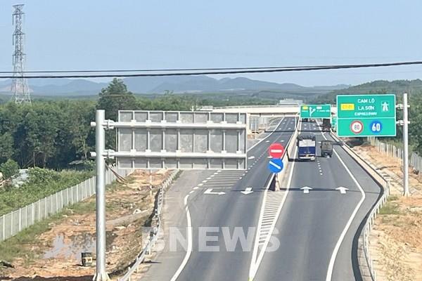 Tổ chức giao thông đồng bộ giữa 2 đoạn tuyến Cam Lộ - La Sơn và La Sơn - Hòa Liên