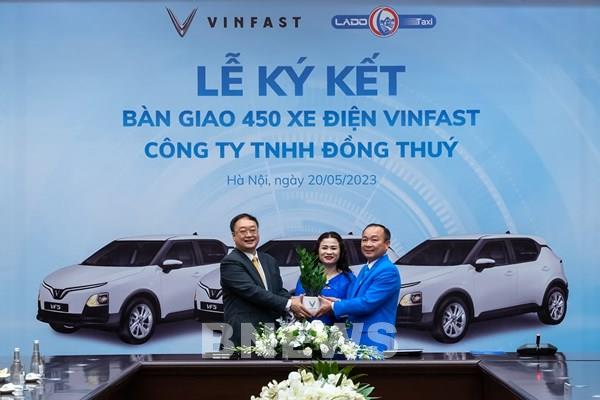 Lado Taxi mua thêm 300 xe VinFast VF 5 Plus để mở rộng dịch vụ taxi điện