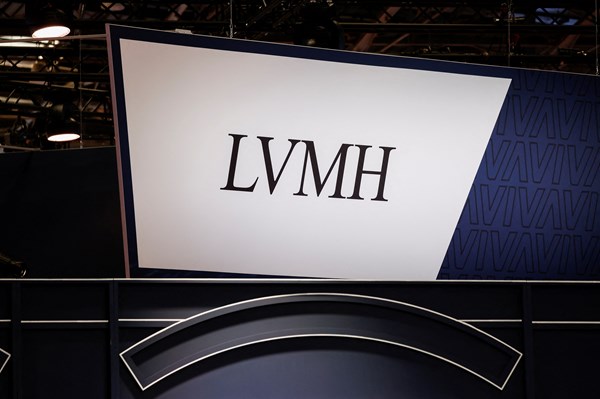 Pháp mạnh tay áp thuế đối với tập đoàn xa xỉ LVMH