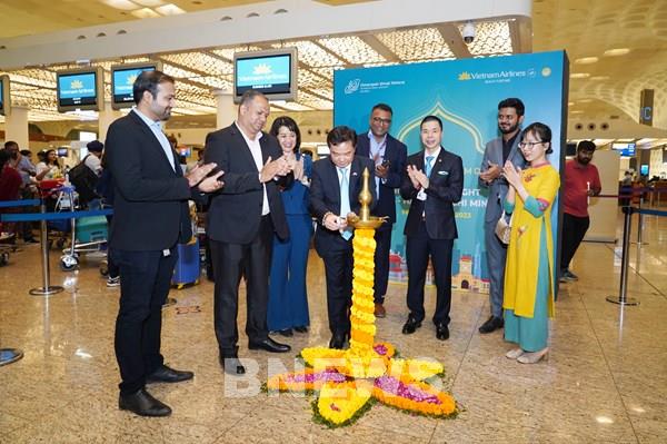 Vietnam Airlines khai trương đường bay thẳng giữa Hà Nội và Mumbai