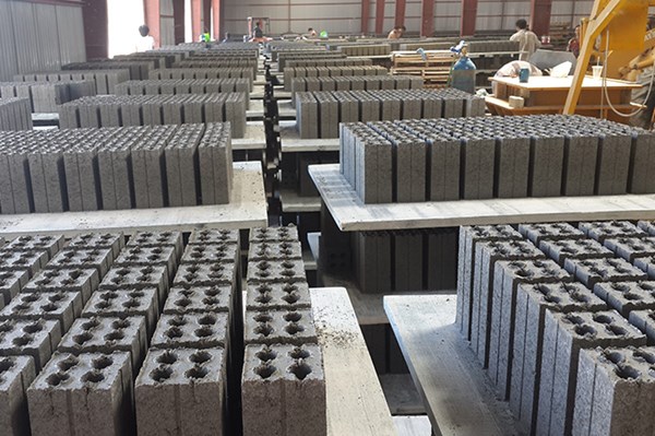 Vật liệu xây dựng vẫn chìm trong khó khăn