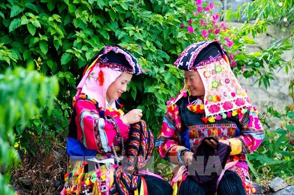 Rực rỡ sắc màu trang phục của người Lô Lô đen ở Hà Giang