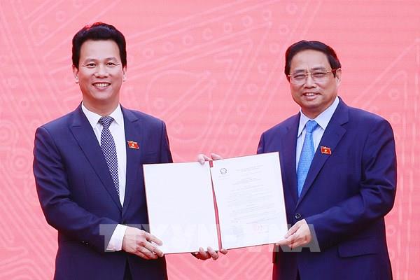 Thủ tướng trao Quyết định bổ nhiệm Bộ trưởng Bộ Tài nguyên và Môi trường