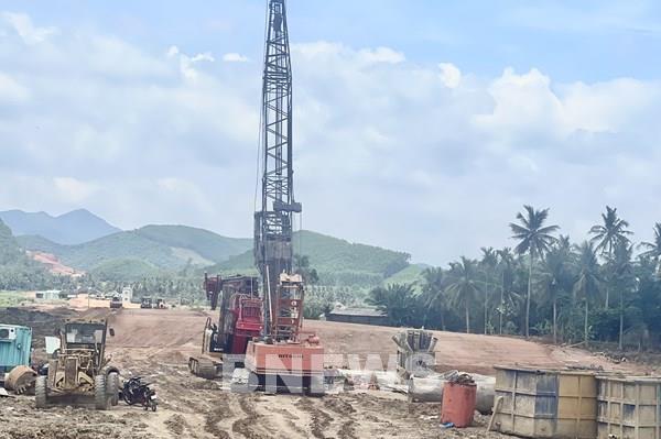 Gỡ vướng về chuyển đổi đất rừng, nguồn vật liệu tại cao tốc Hoài Nhơn - Quy Nhơn