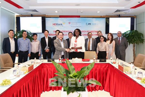 HDBank và IFC thỏa thuận hợp tác tư vấn mở rộng hoạt động tài trợ chuỗi
