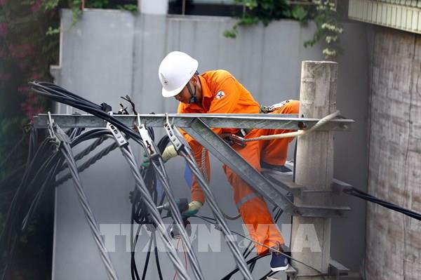 Hà Nội: Một số khu vực phải ngừng, giảm cung cấp điện khẩn cấp