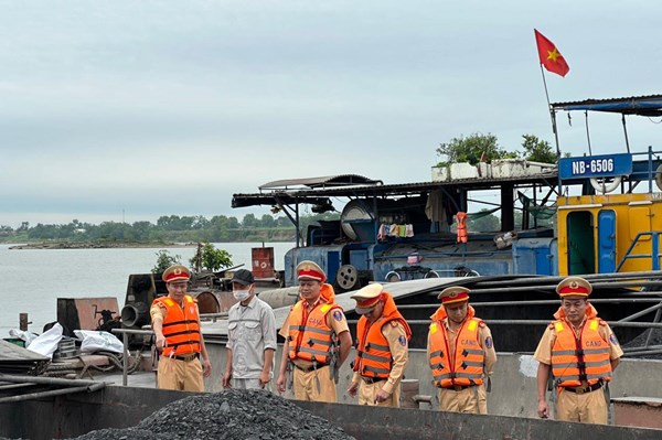 Cục CSGT bắt giữ 7000 tấn than không hóa đơn chứng từ