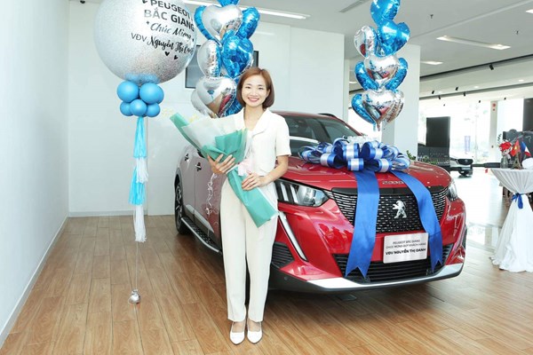THACO AUTO hoàn tất thủ tục tặng xe Peugeot 2008 cho VĐV Nguyễn Thị Oanh