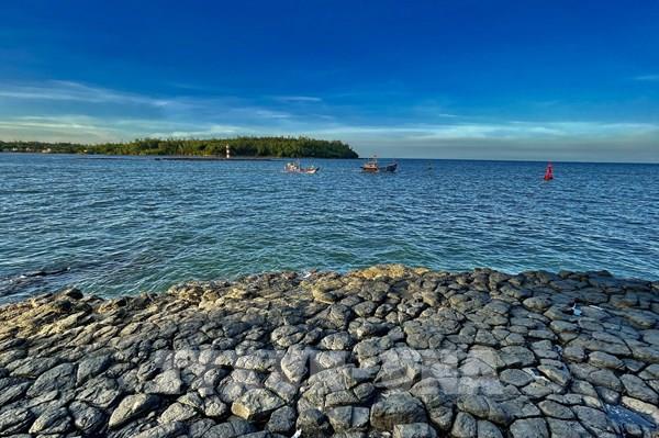 Vẻ đẹp hoang sơ của Gành đá Thạch Ky Điếu Tẩu