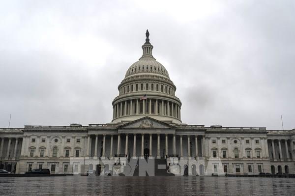 Moody’s hạ đánh giá nợ công của Mỹ