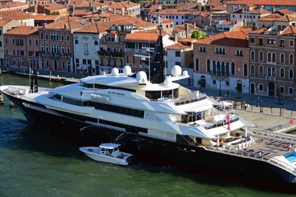 Mỹ dỡ bỏ lệnh trừng phạt đối với du thuyền của nhà tài phiệt Nga