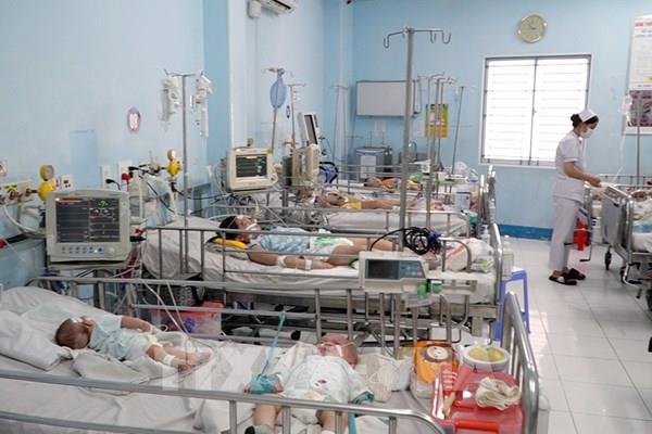 Bệnh tay chân miệng gia tăng, nguy cơ thiếu thuốc điều trị​