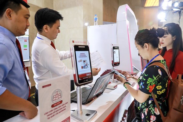 Agribank tích cực triển khai ứng dụng dữ liệu dân cư trong giao dịch