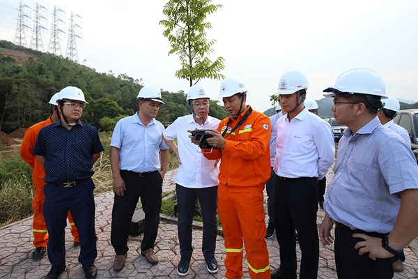 Xây dựng phương án đảm bảo vận hành lưới điện truyền tải an toàn, liên tục