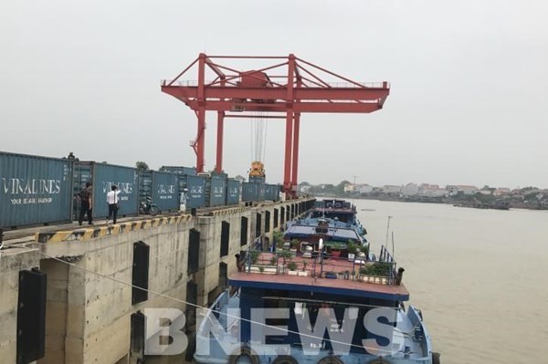 Đề nghị xử lý nghiêm bến thủy nội địa không phép ở Hà Nội