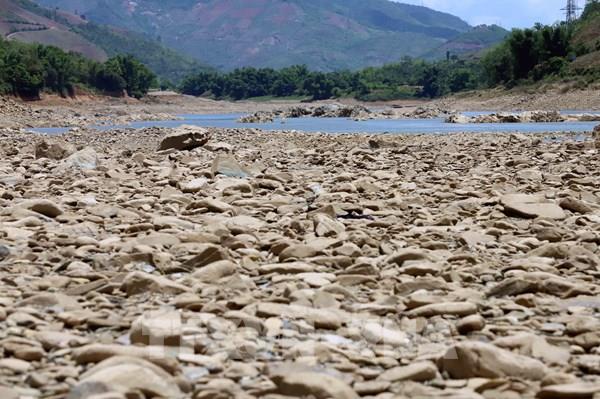 Nắng nóng, hạn hán ảnh hưởng lớn đến sản xuất, sinh hoạt người dân Sơn La