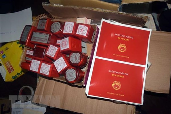 Triệt phá đường dây làm giả đủ loại giấy tờ