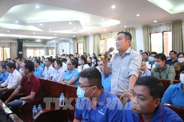 Lãnh đạo Bến Tre đối thoại với công nhân lao động