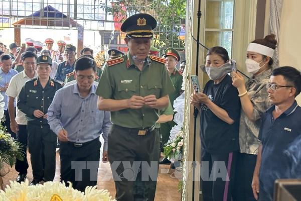 Vụ dùng súng tấn công tại Đắk Lắk: Đoàn công tác Bộ Công an thăm hỏi gia đình các nạn nhân