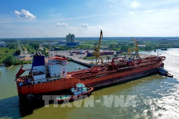 Lần đầu tiên tiếp nhận tàu tải trọng 20.000 tấn vào sông Hậu