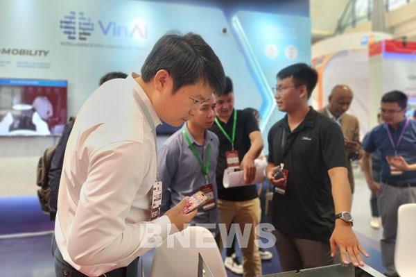 VinAI mang trải nghiệm AI đến Triển lãm Quốc tế Vietnam Industry 4.0 Summit 2023