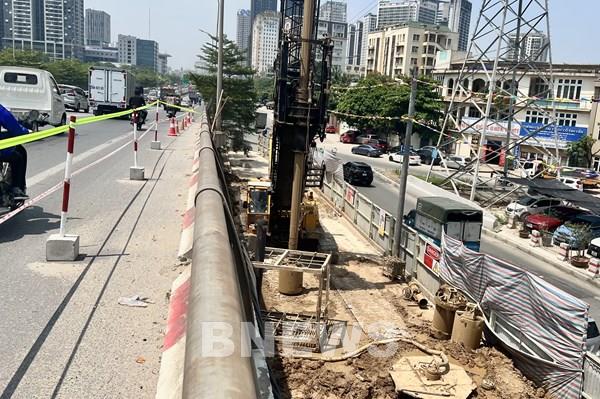 Khẩn trương thi công 2 cầu vượt tại nút giao Mai Dịch (Hà Nội)