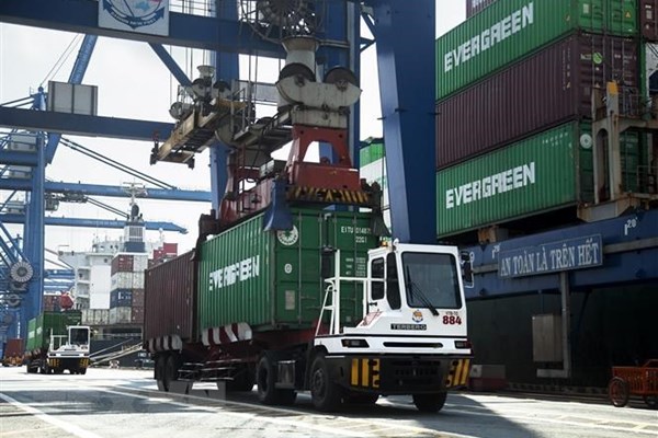 UOB hạ dự báo tăng trưởng GDP của Việt Nam xuống 5,2%