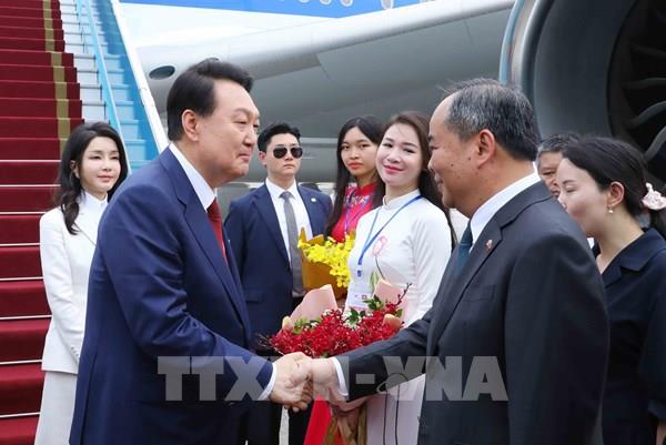Tổng thống Hàn Quốc Yoon Suk Yeol đến Hà Nội, bắt đầu thăm chính thức Việt Nam